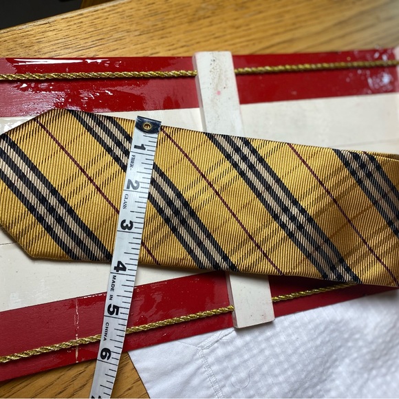 Mens BURBERRY NOVA CHECK 💯% Silk Tie!👔Like NEW🔥Freshly Cleaned🎁Great Gift!🎁 - Picture 10 of 13